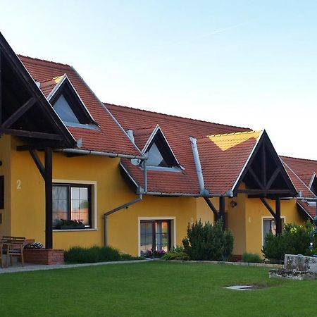 Huber Panzio Bed & Breakfast Fertőrákos Eksteriør bilde
