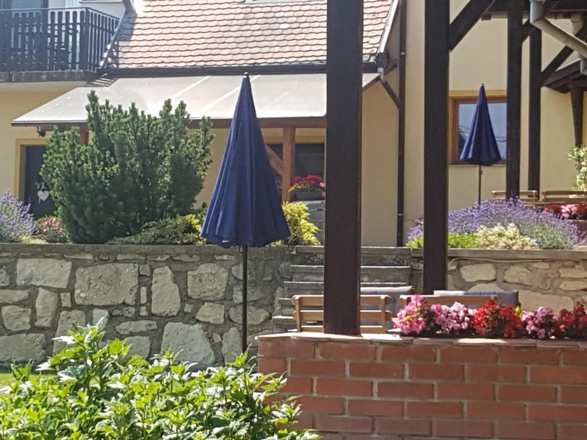 Huber Panzio Bed & Breakfast Fertőrákos Eksteriør bilde