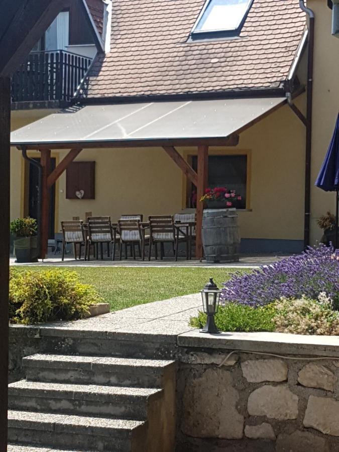 Huber Panzio Bed & Breakfast Fertőrákos Eksteriør bilde