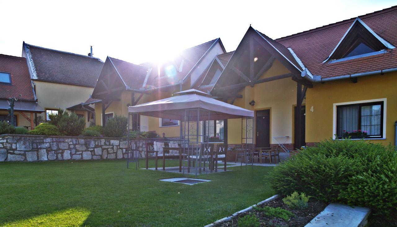 Huber Panzio Bed & Breakfast Fertőrákos Eksteriør bilde