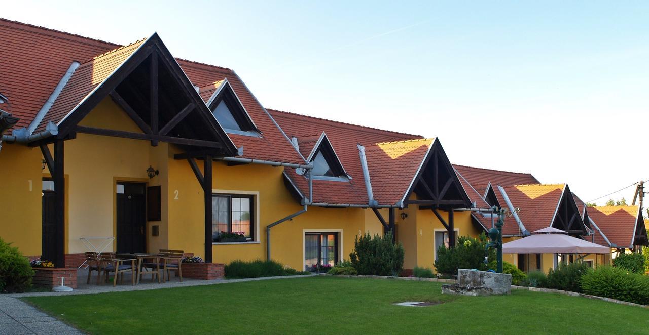 Huber Panzio Bed & Breakfast Fertőrákos Eksteriør bilde